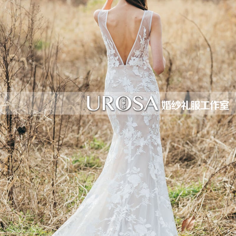 高品質！ウエディングドレス ホワイト 深Vネック 背中見せ 短トレーン  