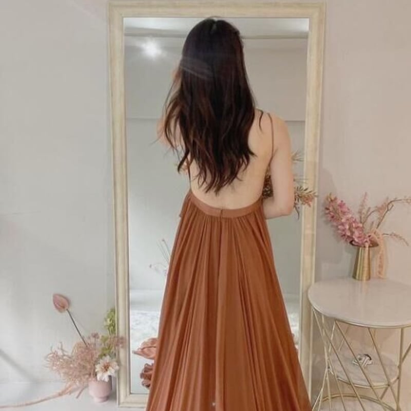 パーティードレス テラコッタ色 背中見せ柔らかく重ねたチュール  