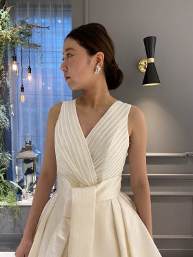 ウェディングドレス 贅沢 美しいカッティング シルクサテン