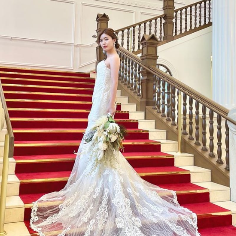 贅沢な総レース ウエディングドレス ベアトップ ミニトレーン 細見え  