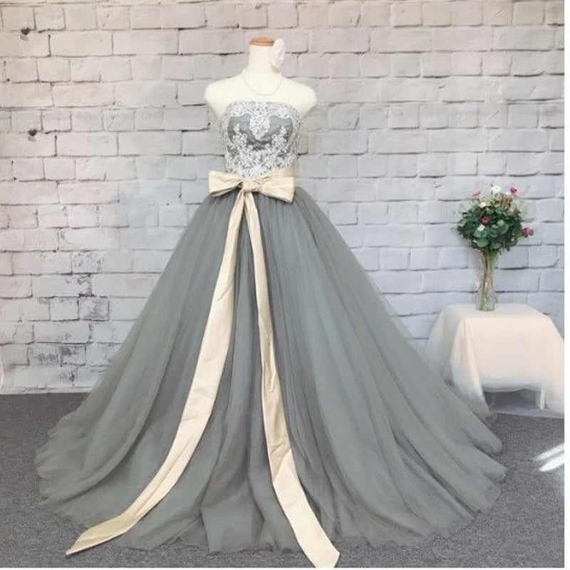 オーダードレス　グレー　weidiドレス　160 胸元ハートデザインのグレーウェディングドレス | David1021k Dress