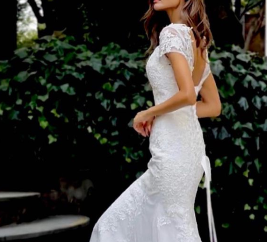 ウエディングドレス マーメイドライン 細見えシルエット 半袖 贅沢な  