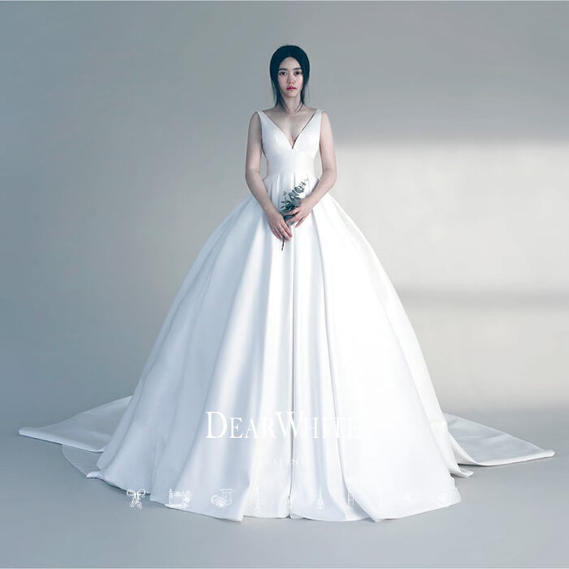 高品質！フランス風ウエディングドレス ホワイト 光沢サテン 深Vネック  