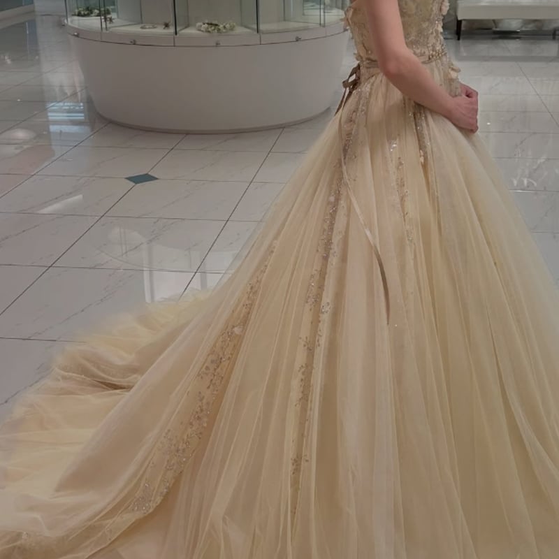 ☆wedding☆ シャンパンカラーウエディングドレス ☆ カラードレス シャンパン色 ベアトップ 編み上げ 花モチーフ
