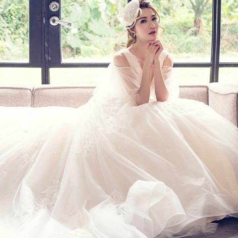 ウエディングドレス ホワイト 上質オーガンジー 深Vネックド ロング  