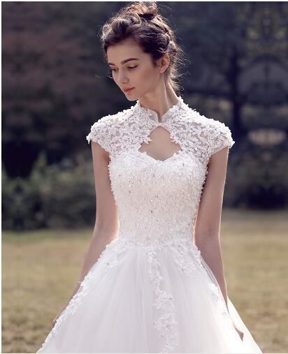 エレガントなホワイトレースドレス ビーズ付きウエストベルト