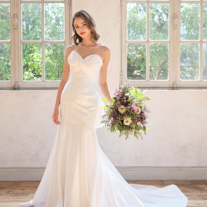 ウェディングドレス マーメイドライン ベアトップ 華やかな  