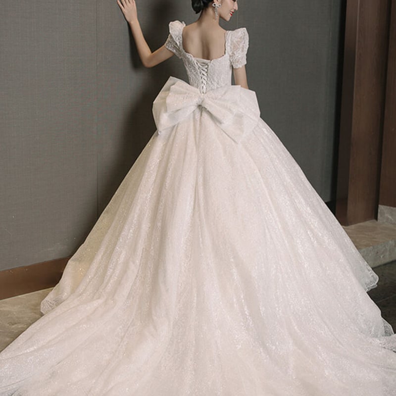 豪華！ラウンドネック ウエディングドレス 華やかなトレーン 姫袖 挙式  