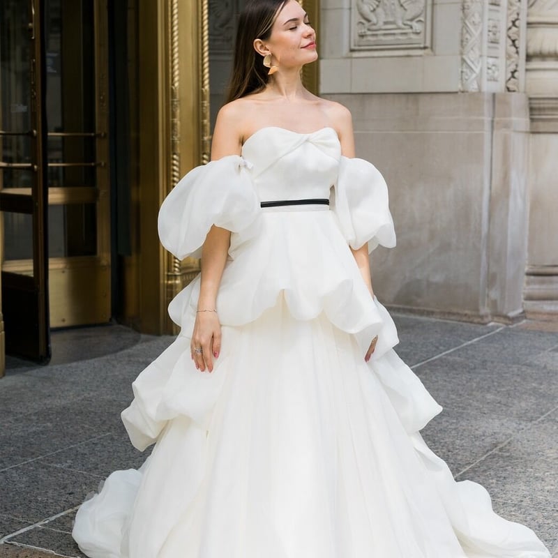 ウエディングドレス 取り外し袖 ベアトップ 柔らかく重ねたチュール  