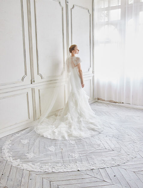 ウエディングドレス 流れる透け花レース 取り外し ラッフル