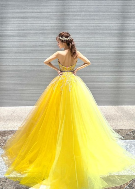 目立つ ドレス イエロー ソフトチュール キラキラスパンコール Aライン  