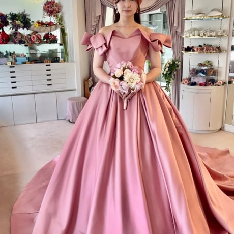 カラードレス   ピンク   リボン風オフショルダー  可愛い  光沢サテン    華やかなトレーン    花嫁 前撮り