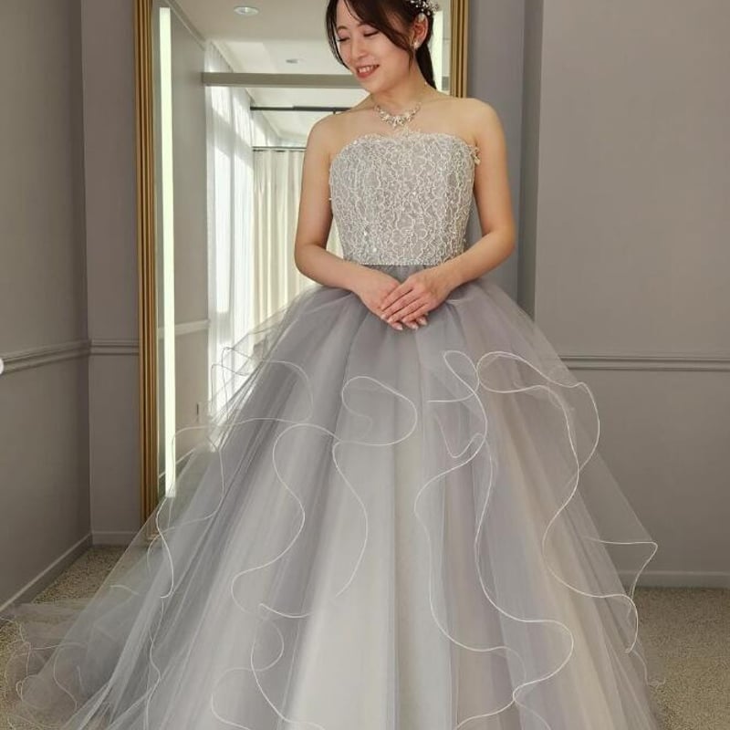豪華！ ウエディングドレス ラッフルフリル ベアトップ グレー 3D立体  