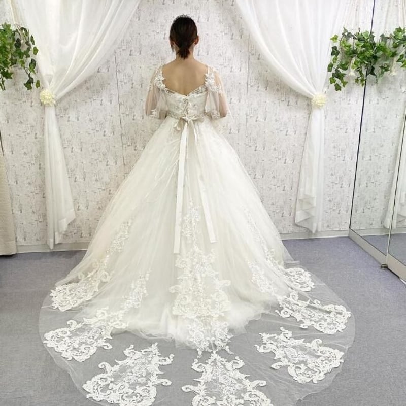ウエディングドレス シースルー袖 3D立体レース刺繍 裾に繊細