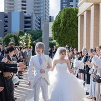 実例写真！ウエディングドレス オフホワイト  アメスリ シークインチュール  華やかなトレーン  編み上げ ブライダル