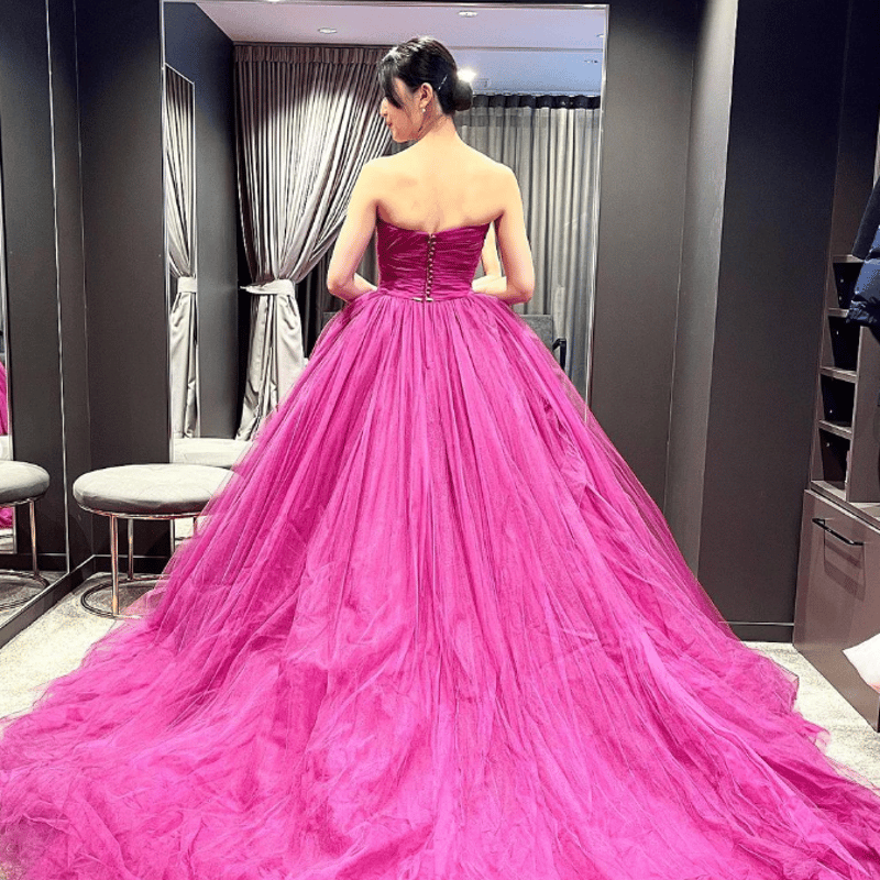 ウェディングドレス カラードレス ビビッドピンク 結婚式 抜群の