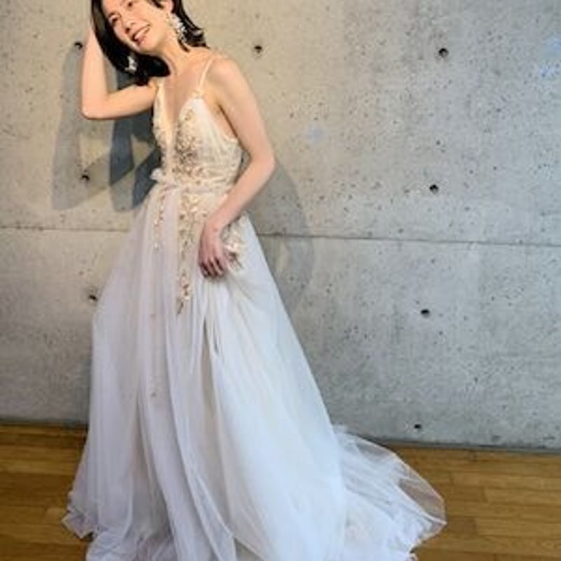 花柄キャミソールウェディングドレス結婚式 花柄のモチーフ刺繍が美しく ウエディングドレス キャミソール