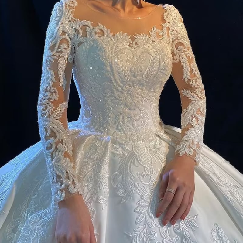 豪華！ ウエディングドレス 高級イタリアサテン プリンセスライン