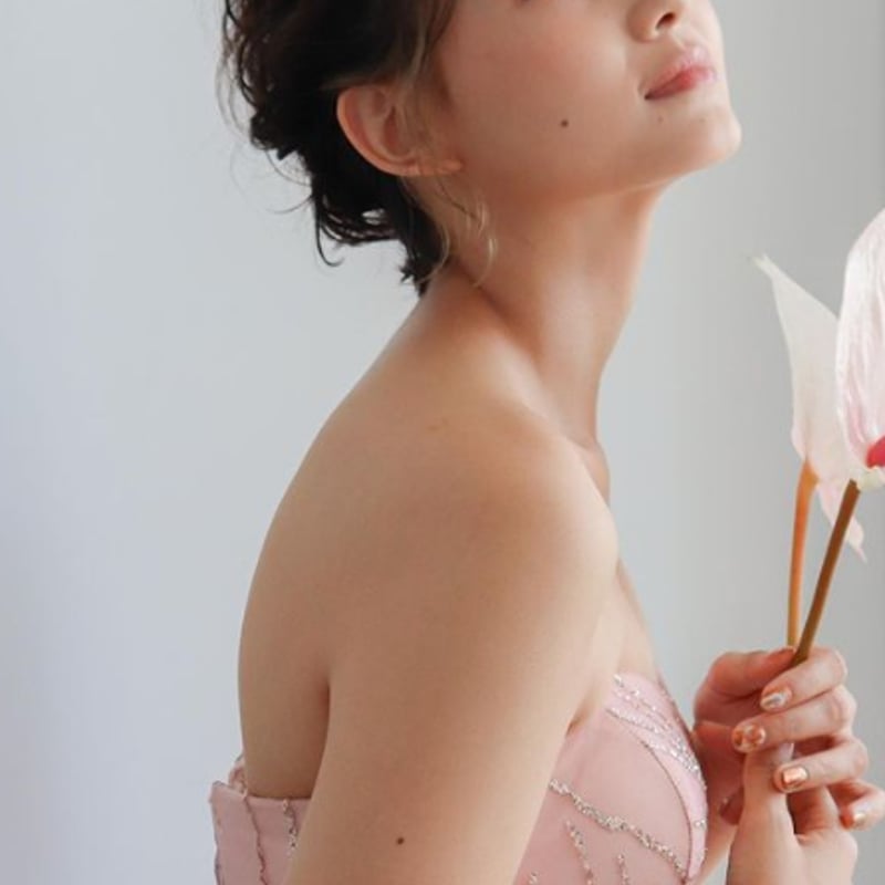 キラキラ光る刺繍 カラードレス ピンク ベアトップ ミニトレーン  