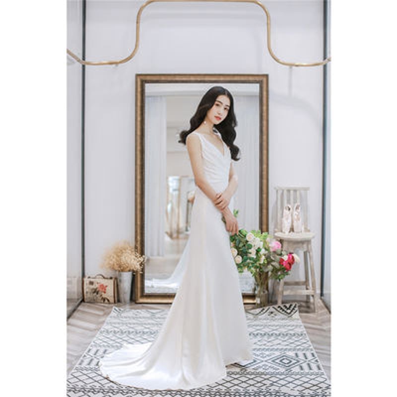 エレガントなホワイトウェディングドレス ウエディングドレス ホワイト エレガント 花嫁/ウェディングドレス