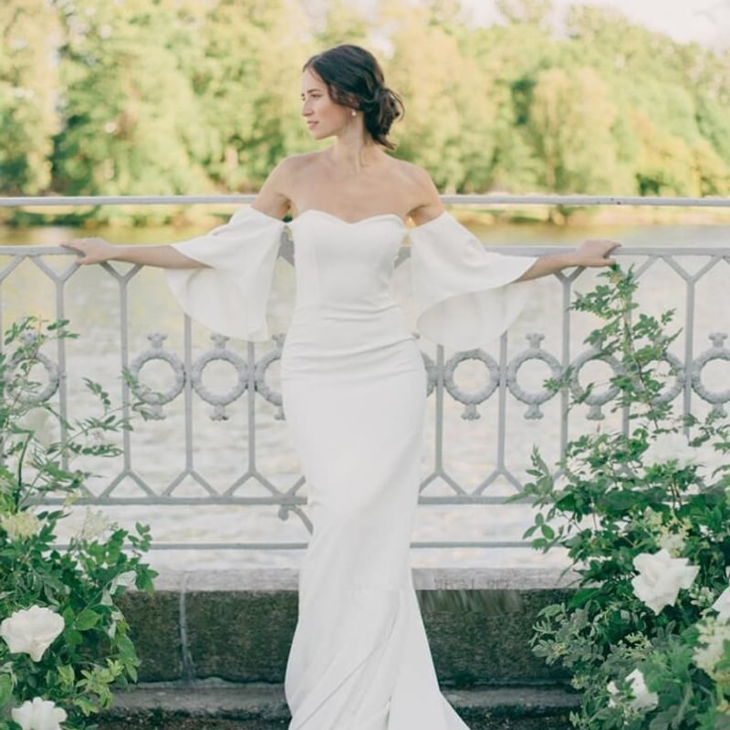 高品質！ウエディングドレス 花嫁 /2次会 ホワイト オフショル  