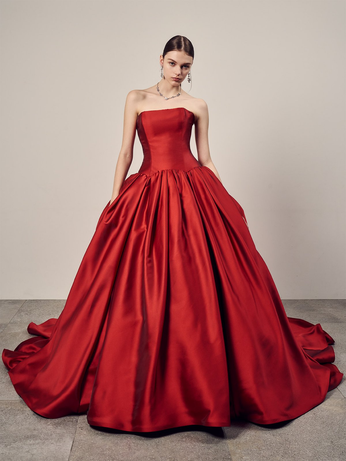 豪華！ウエディングドレス カラードレス ボルドー色 取り外し