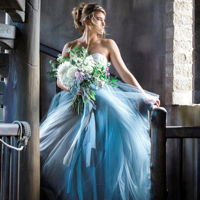 美品！ウエディングドレス ブルーグレー ベアトップ 短トレーン 憧れの  