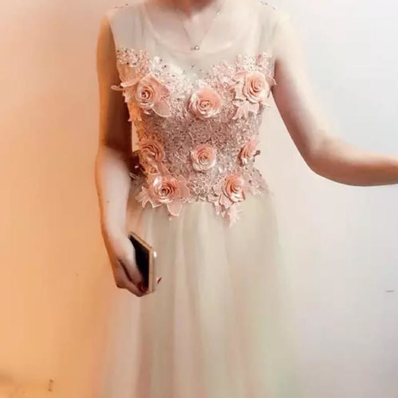 優雅花刺繍ウェディングドレス オレンジ プリンセス風 素敵！ ドレス  