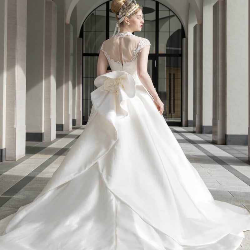 ナチュラルな光沢感と通気性を兼ね備えた✨夏向けウェディングドレス　サテンレース 新品未使用 ナチュラルな光沢感と通気性を兼ね備えた 夏向け