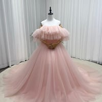 カラードレス  ピンク オフショルダー チュールドレス かわいいコーデ 華やかなトレーン 花嫁 前撮り