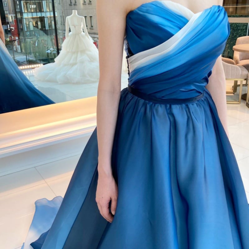 輝きな光彩を放つ カラードレス オーダーメイド 青のグラデーション  