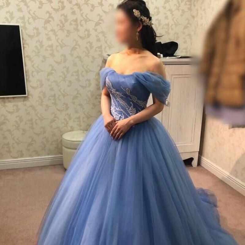 カラードレス 爽やかで優しいブルー オフショルダー 編み上げ 柔らかく  