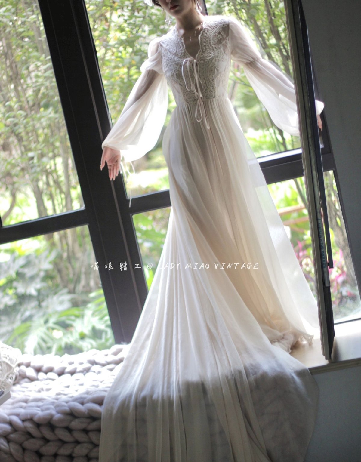 フランス風 ウエディングドレス コート着 前撮りオフホワイト 華やかな  