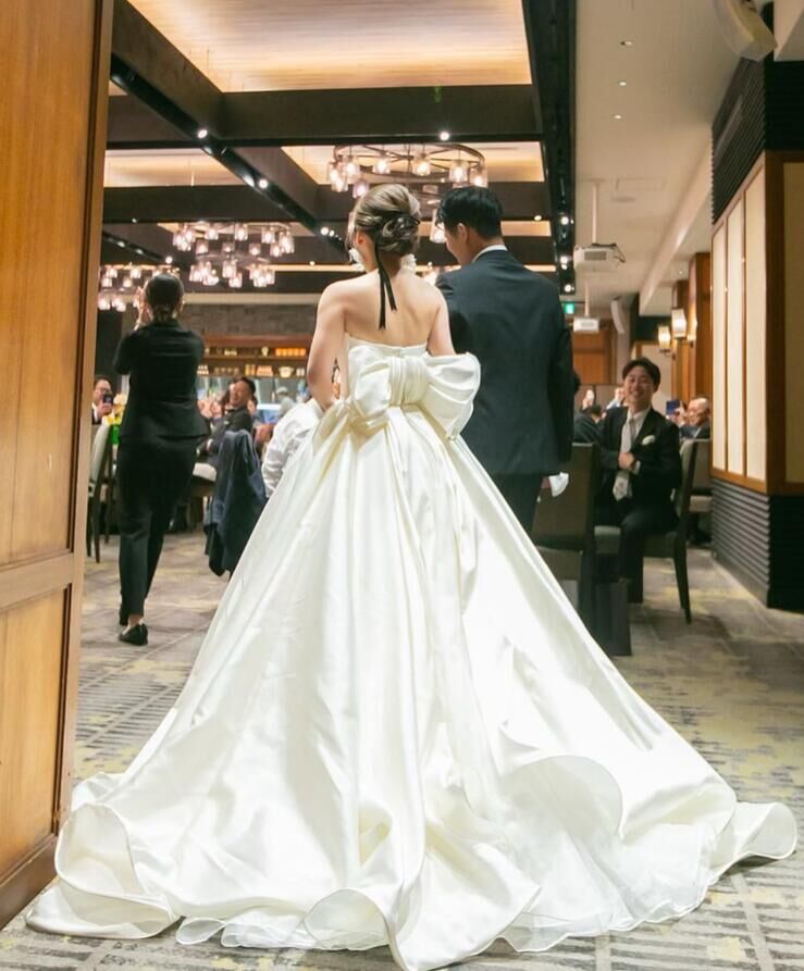 ウエディングドレス ふっくら柔らかなバックリボン ソフトチュール