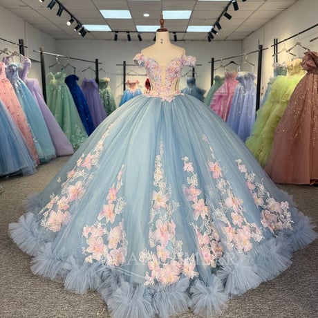 カラードレス   爽やかで優しいブルー    オフショルダー    3D立体レース刺繍    花柄モチーフで刺繍が美しい    編み上げ    フリルトレーン    結婚式    フレアスカート