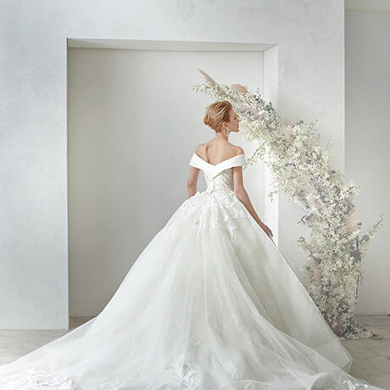 ウエディングドレス 取り外しオフショルダー 抜群のおしゃれ見え 豪華