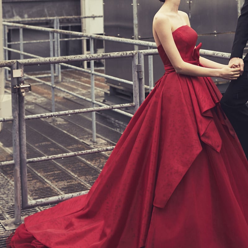 パーティードレス ボルドー色 花柄のモチーフ刺繍が美しく ベアトップ  