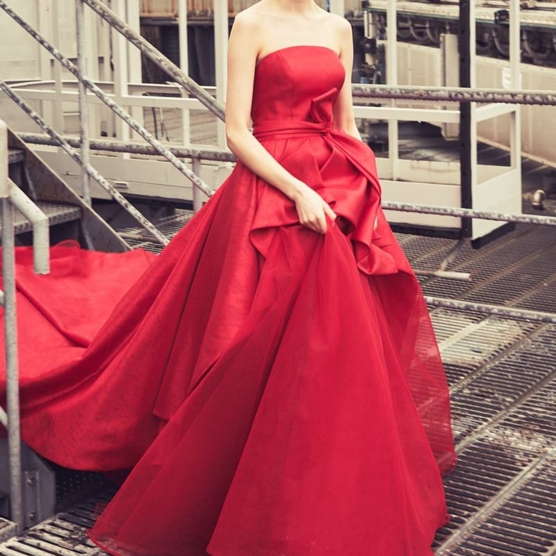 パーティードレス ボルドー色 花柄のモチーフ刺繍が美しく ベアトップ  