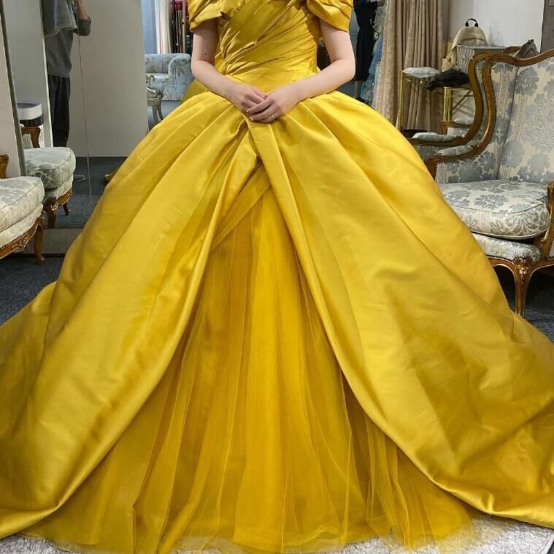 値下げ中‼︎ ウェディングドレス　イエロー カラードレス イエロー 取り外しオフショルダー 光沢サテン A