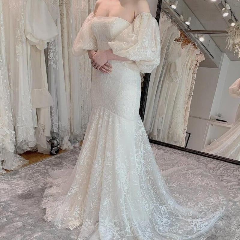 ウェディングドレス キラキラチュール 取り外し袖 流れる透け花レース  