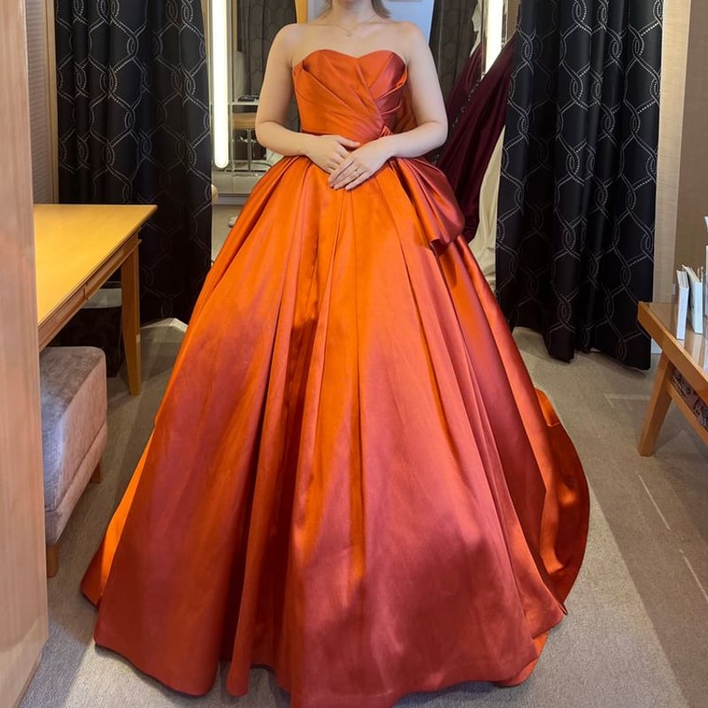 パーティードレス テラコッタ色 ベアトップ 光沢サテン 大人っぽい  