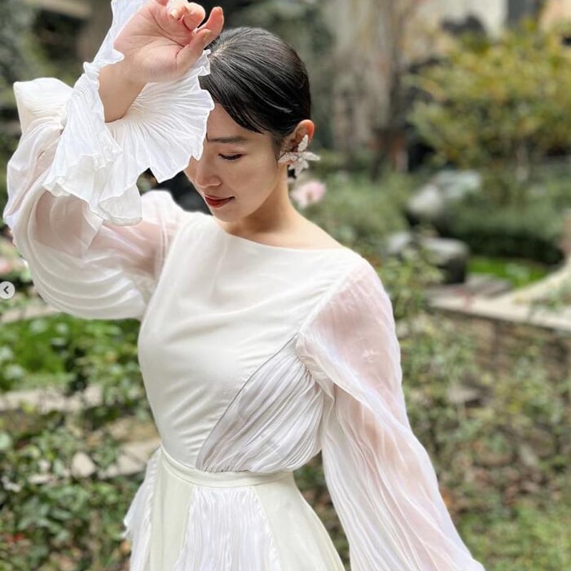 実例写真！パーティードレス ブラック オフショルダー フリル袖  