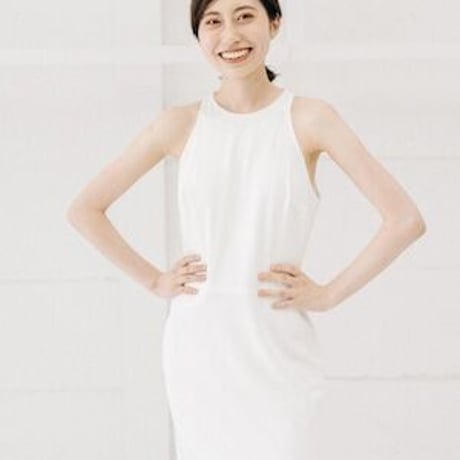 シアーな美しさ パーティードレス ホワイト ノースリーブ  細見えシルエット