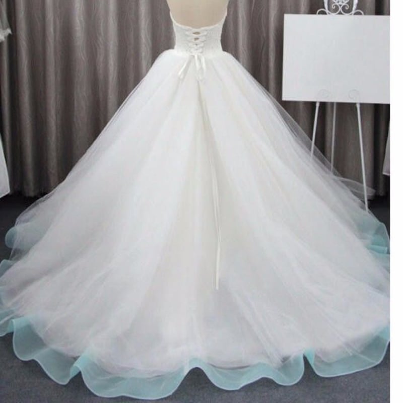 優雅で華やかな印象のウェディングドレス ドレスワンピース結婚 優雅で華やかな印象のウェディングドレス ドレスワンピース結婚