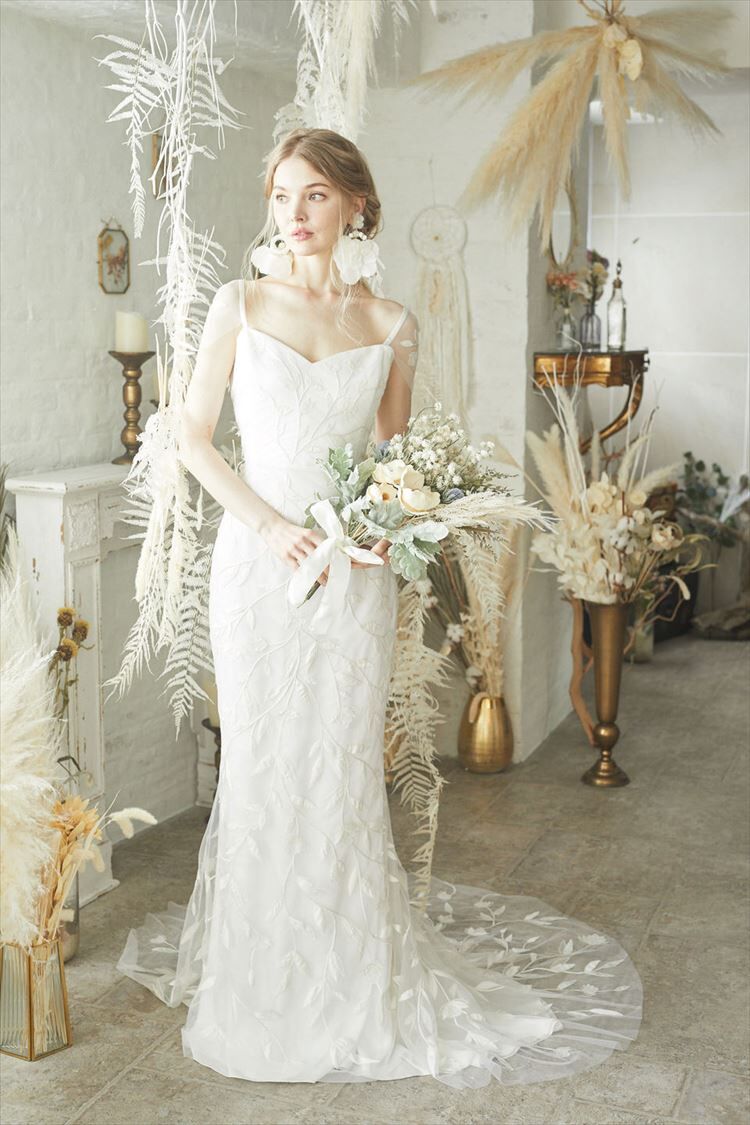 ウエディングドレス リーフ刺繍 オンショルダードレス 優雅な  