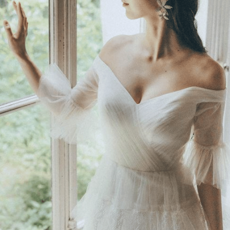 ウエディングドレス オフホワイト 半袖 細見えシルエット フリル袖 A  