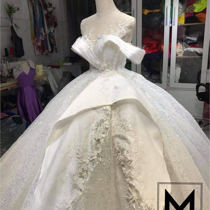 高品質！華やか スパンコール ウエディングドレス ホワイト オフショル  