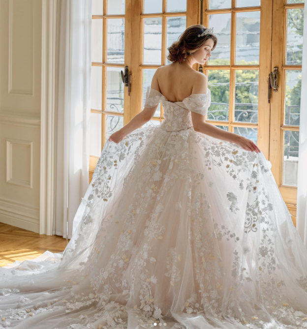 2枚❤️お花レース❤️横長❤️ひのき❤️ウォールデコ❤️ウェルカムボードなどに ウォールデコ（ハト）フラワー・オリーブ・スター3柄セット（R24