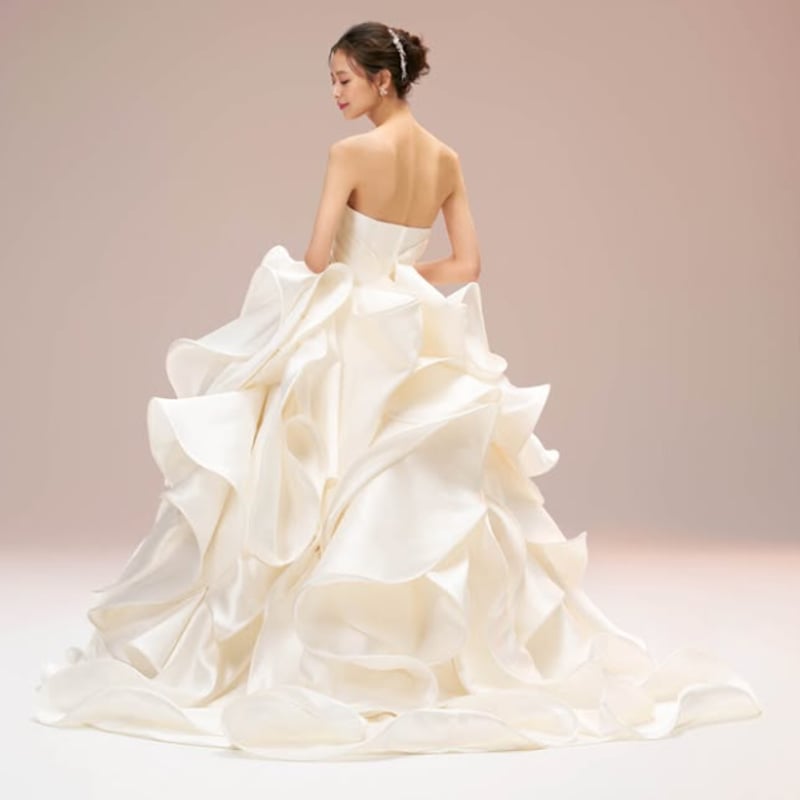 ウエディングドレス オフホワイト 韓国風ドレス ラッフルフリル ウエディングドレス オフホワイト 韓国風ドレス ラッフルフリル