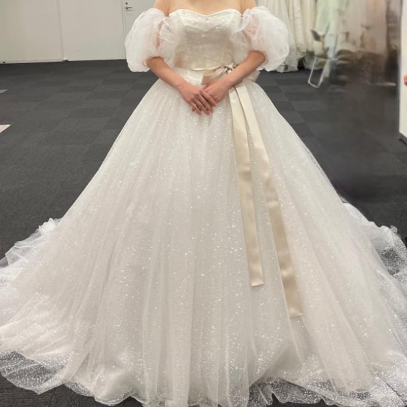 上品！ ウエディングドレス キラキラチュール オフショルダー 華やかな  